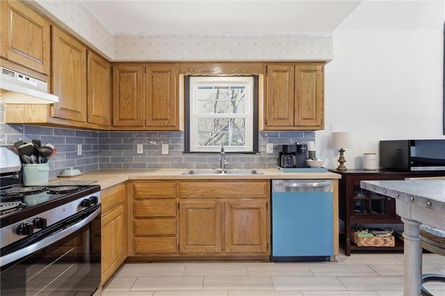 11520 Robinson Street, Overland Park, KS 66210