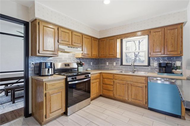 11520 Robinson Street, Overland Park, KS 66210