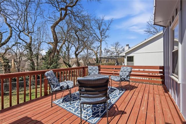 11520 Robinson Street, Overland Park, KS 66210