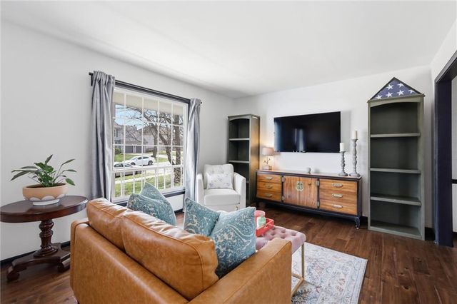 11520 Robinson Street, Overland Park, KS 66210