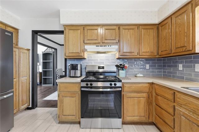 11520 Robinson Street, Overland Park, KS 66210