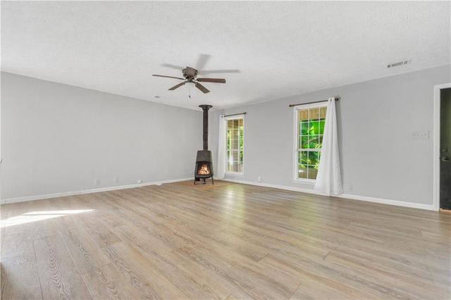 376 Doe Lane, Mansfield, GA 30055
