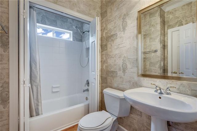 4214 Balmoral Glen Drive, Berkeley Lake, GA 30092