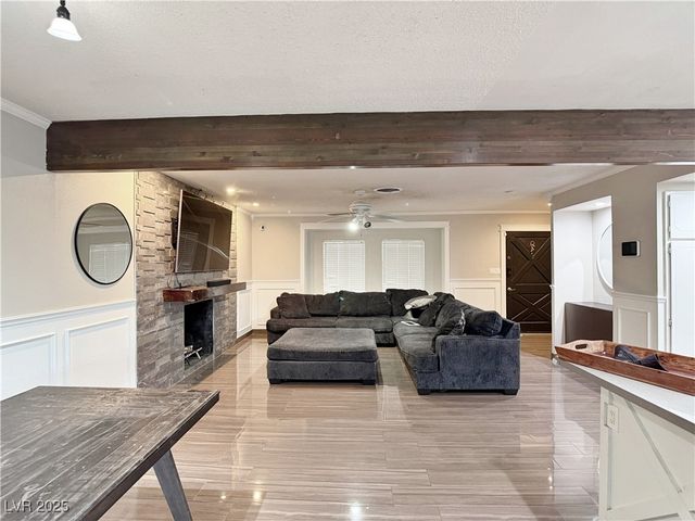 2013 Las Verdes Street, Las Vegas, NV 89102