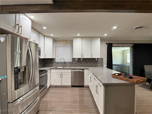 2013 Las Verdes Street, Las Vegas, NV 89102