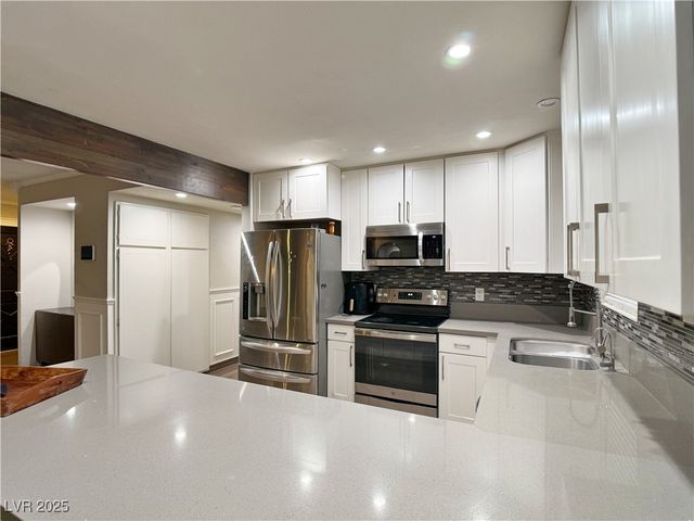 2013 Las Verdes Street, Las Vegas, NV 89102