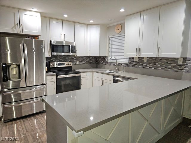 2013 Las Verdes Street, Las Vegas, NV 89102