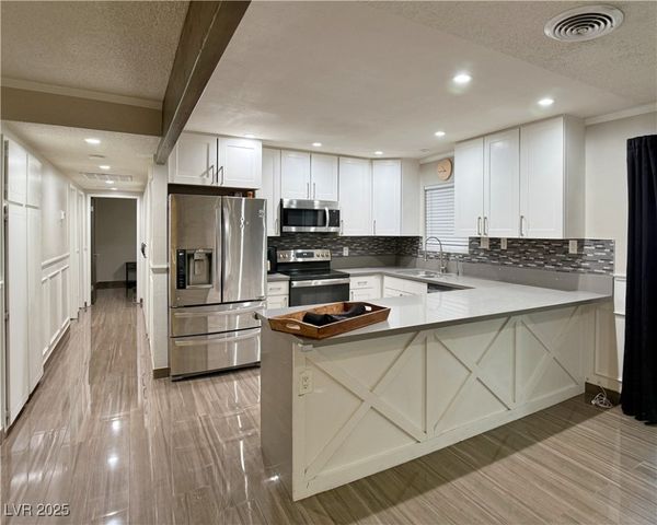 2013 Las Verdes Street, Las Vegas, NV 89102