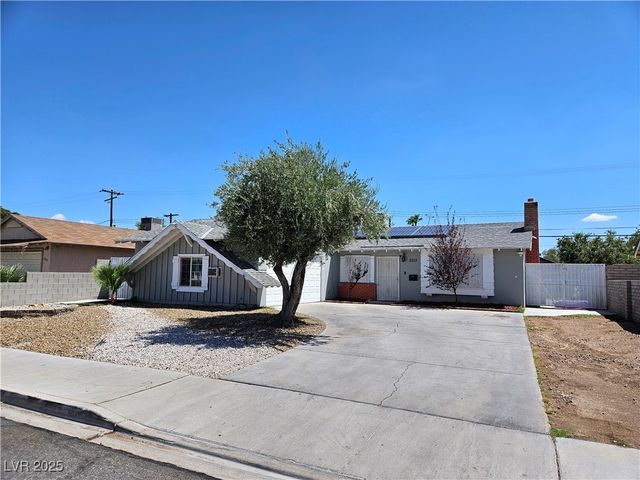 2013 Las Verdes Street, Las Vegas, NV 89102
