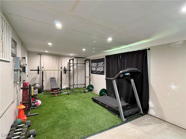 2013 Las Verdes Street, Las Vegas, NV 89102