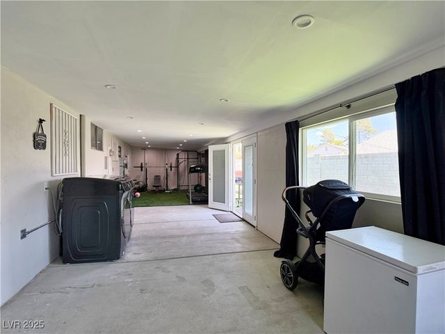 2013 Las Verdes Street, Las Vegas, NV 89102