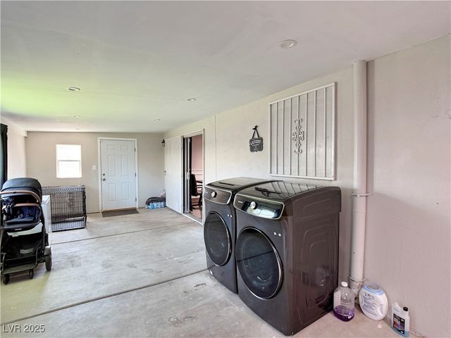 2013 Las Verdes Street, Las Vegas, NV 89102