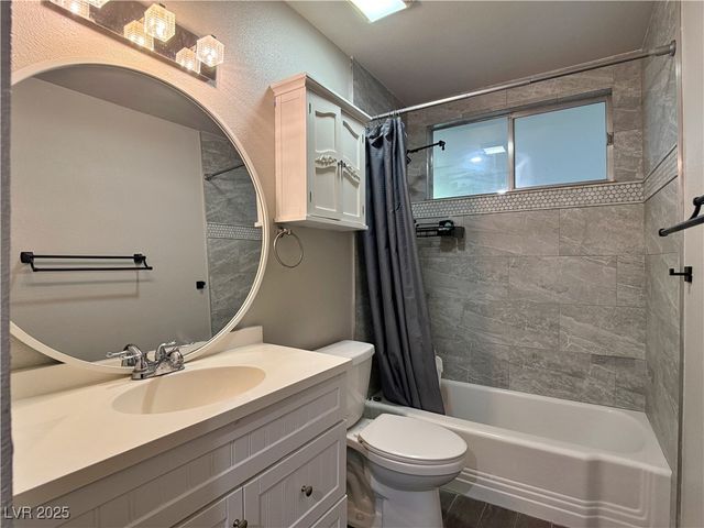 2013 Las Verdes Street, Las Vegas, NV 89102