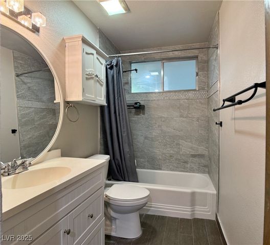 2013 Las Verdes Street, Las Vegas, NV 89102