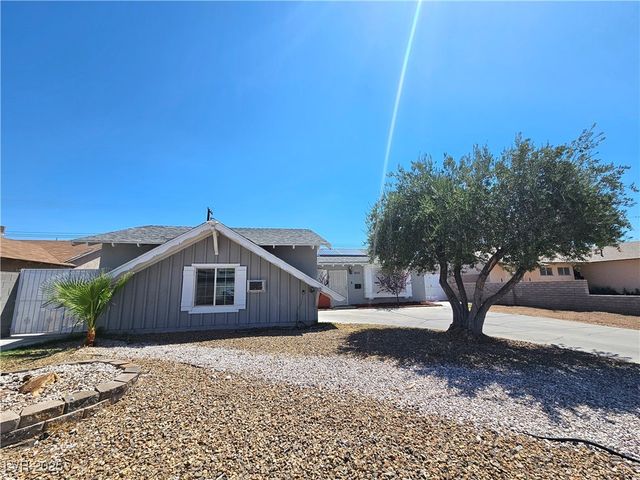 2013 Las Verdes Street, Las Vegas, NV 89102