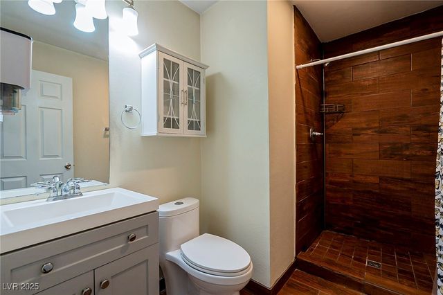 2013 Las Verdes Street, Las Vegas, NV 89102