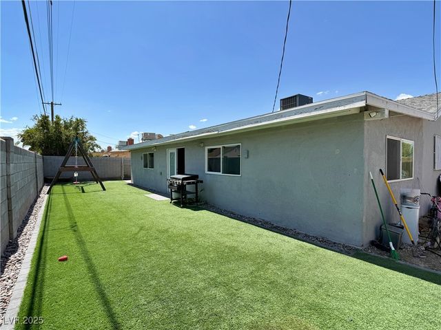 2013 Las Verdes Street, Las Vegas, NV 89102