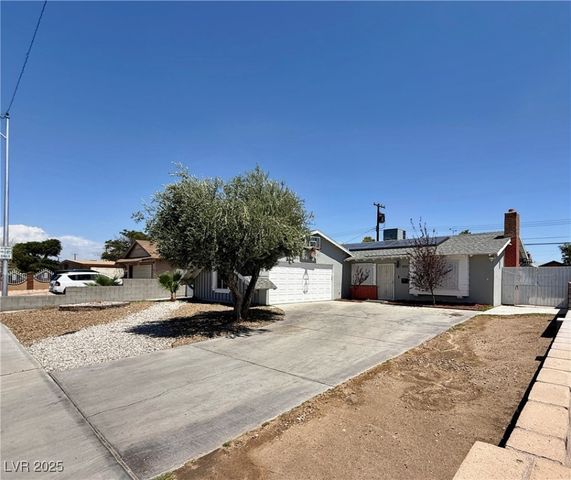 2013 Las Verdes Street, Las Vegas, NV 89102