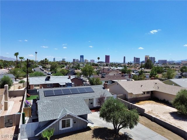 2013 Las Verdes Street, Las Vegas, NV 89102