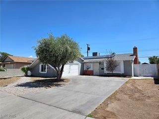 2013 Las Verdes Street, Las Vegas, NV 89102