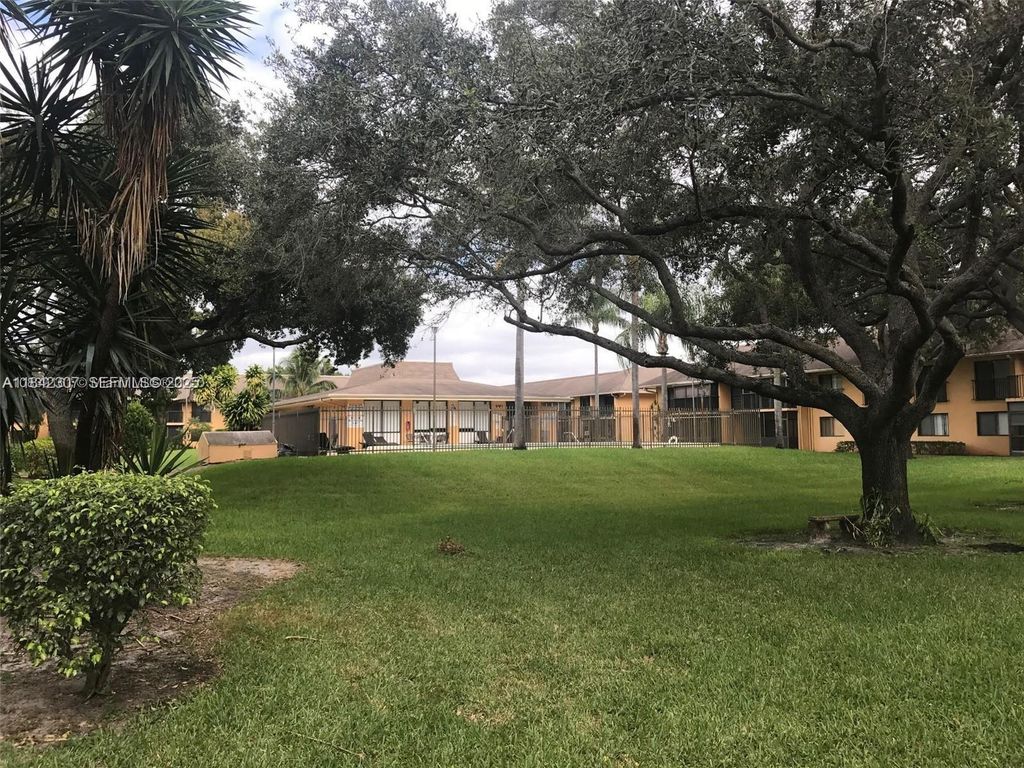 5831 Washington Street 45, Hollywood, FL 33023