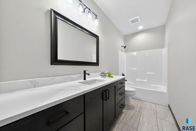 1230 N Titan Ave Avenue, Tea, SD 57064