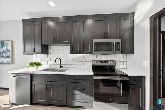 1230 N Titan Ave Avenue, Tea, SD 57064