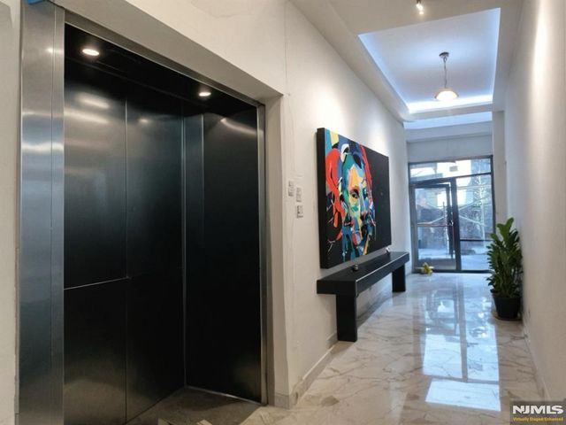 58 Union Street 601, Newark, NJ 07105