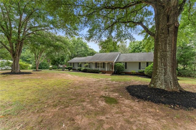 1014 E Queen Street, Pendleton, SC 29670