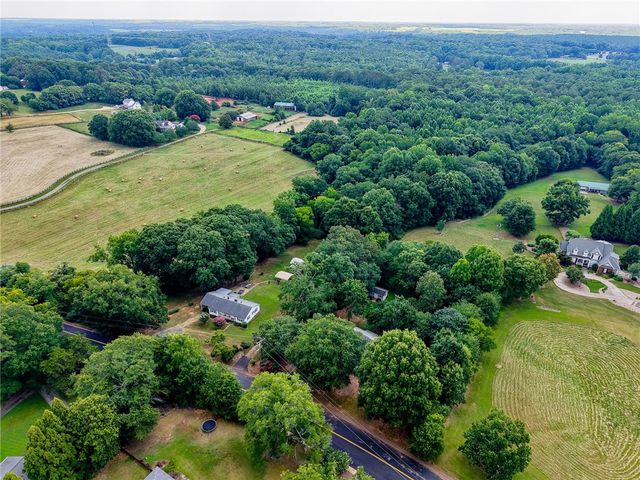 1014 E Queen Street, Pendleton, SC 29670