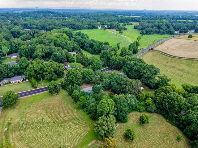 1014 E Queen Street, Pendleton, SC 29670