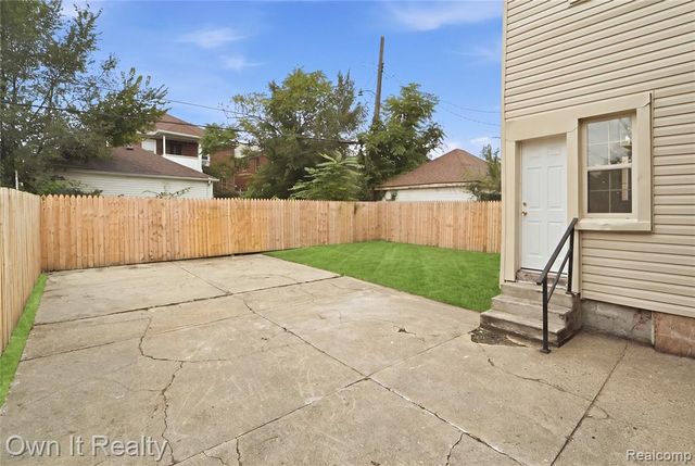 17527 Stoepel Street, Detroit, MI 48221