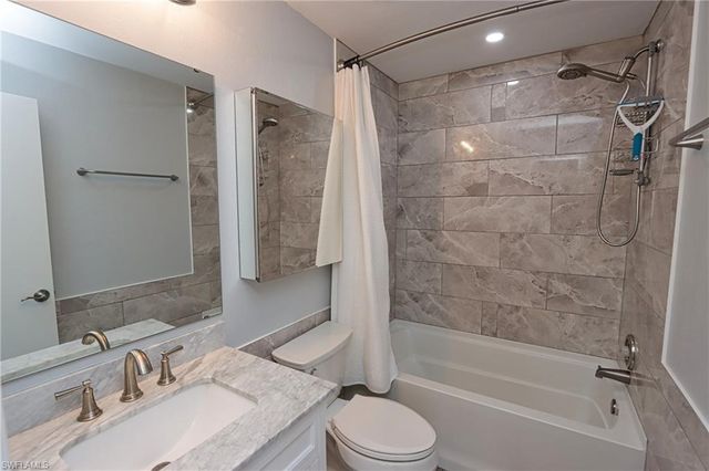 8109 Country RD # 201, Fort Myers, FL 33919