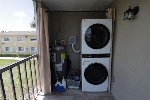 8109 Country RD # 201, Fort Myers, FL 33919