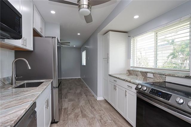 8109 Country RD # 201, Fort Myers, FL 33919