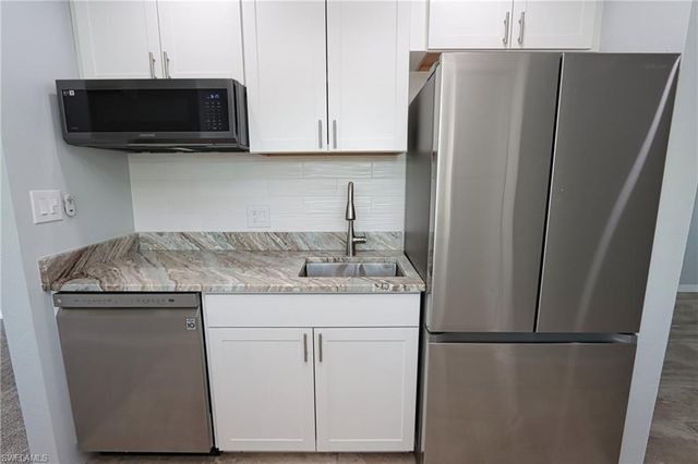 8109 Country RD # 201, Fort Myers, FL 33919