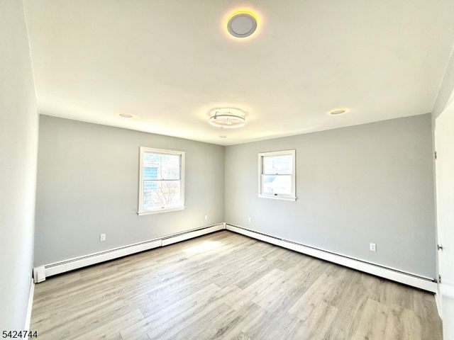 35 Fiat Ave, Woodbridge Twp., NJ 08830