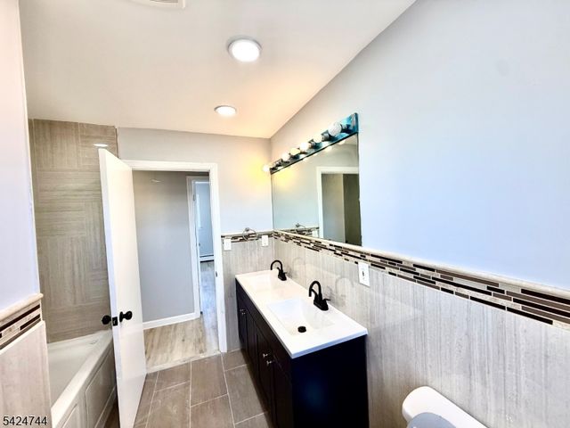 35 Fiat Ave, Woodbridge Twp., NJ 08830