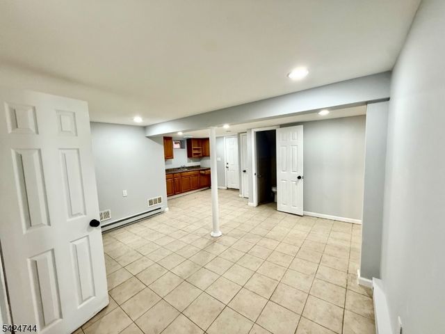 35 Fiat Ave, Woodbridge Twp., NJ 08830