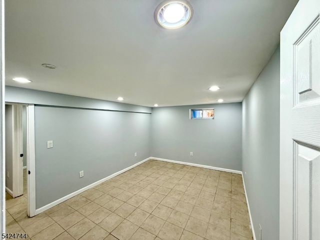 35 Fiat Ave, Woodbridge Twp., NJ 08830