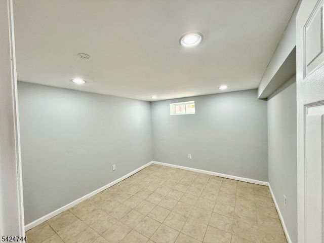 35 Fiat Ave, Woodbridge Twp., NJ 08830