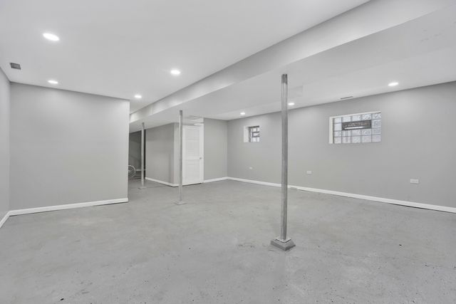 7825 S Ingleside Avenue, Chicago, IL 60619