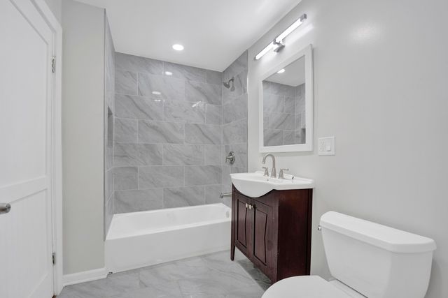 7825 S Ingleside Avenue, Chicago, IL 60619