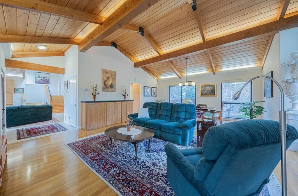 Image 10 of property listing at 25207 Casiano Drive, Salinas, CA 93908