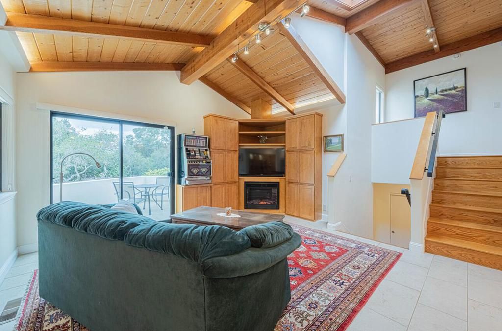 Image 14 of property listing at 25207 Casiano Drive, Salinas, CA 93908