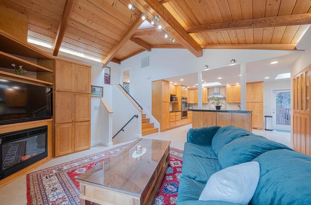 Image 16 of property listing at 25207 Casiano Drive, Salinas, CA 93908