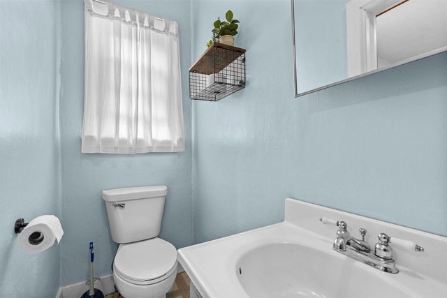 246 W 16TH AVENUE, Oshkosh, WI 54902