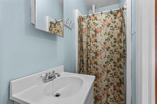 246 W 16TH AVENUE, Oshkosh, WI 54902