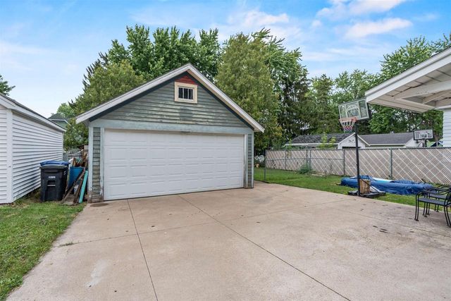 246 W 16TH AVENUE, Oshkosh, WI 54902