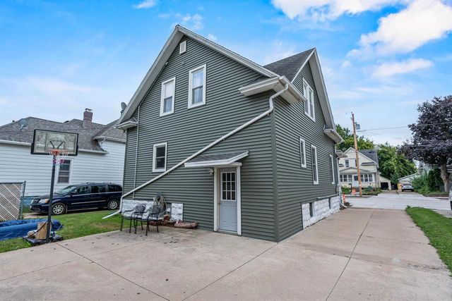 246 W 16TH AVENUE, Oshkosh, WI 54902
